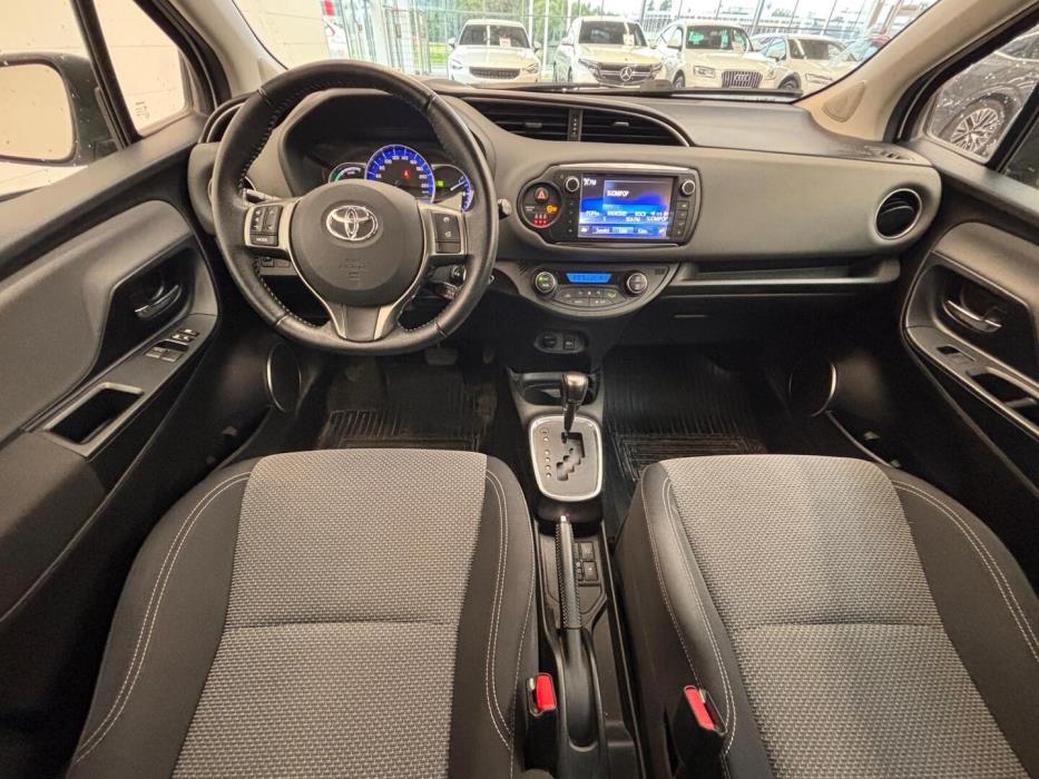 TOYOTA Yaris 2015