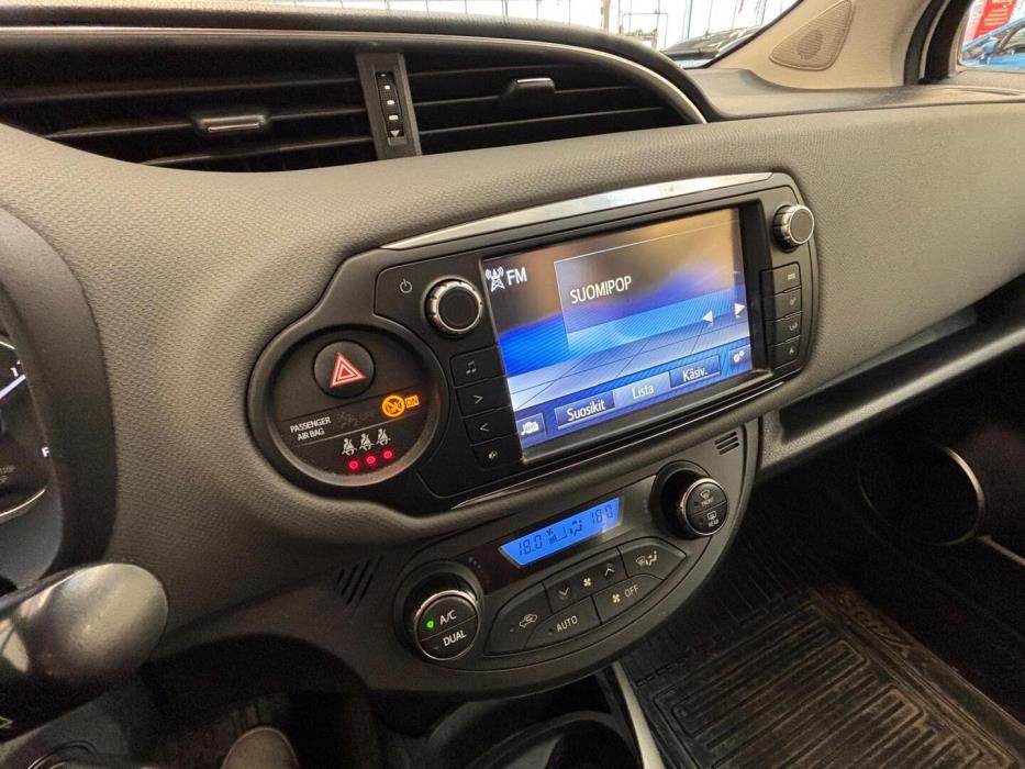 TOYOTA Yaris 2015