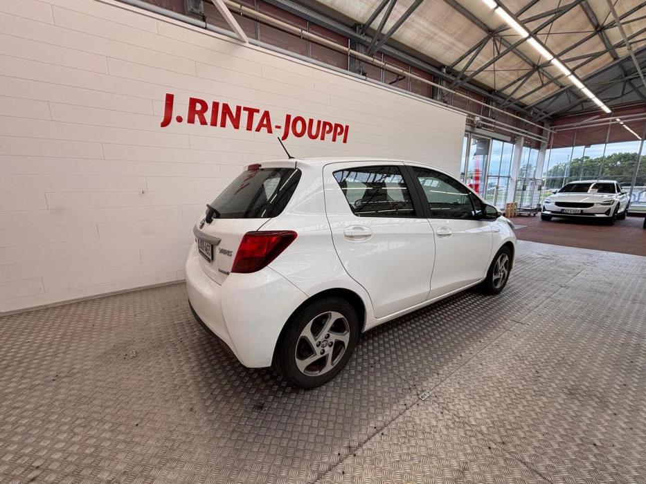 TOYOTA Yaris 2015