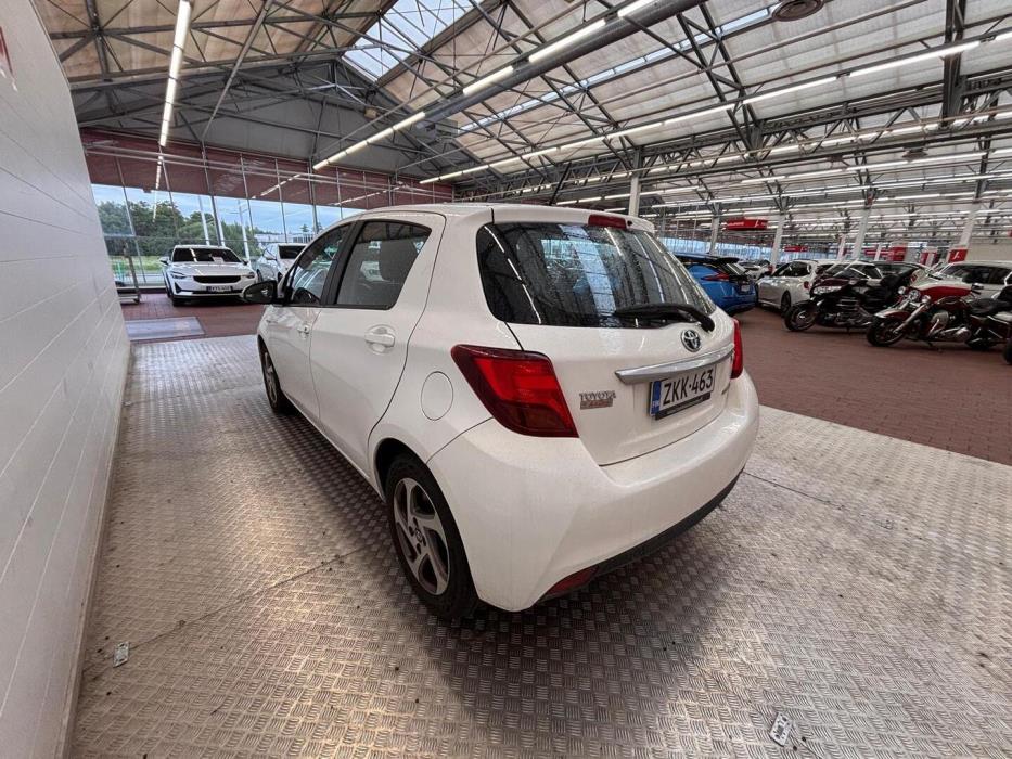 TOYOTA Yaris 2015