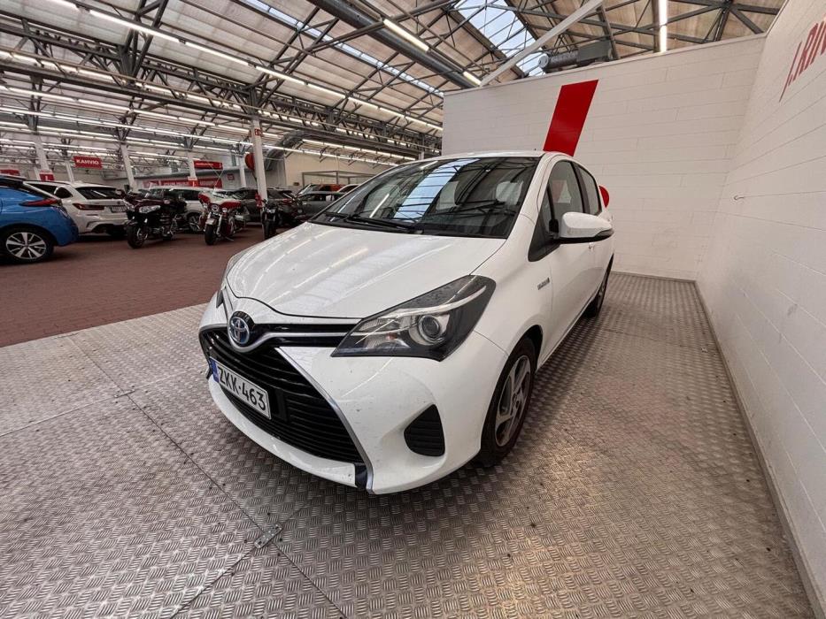 TOYOTA Yaris 2015