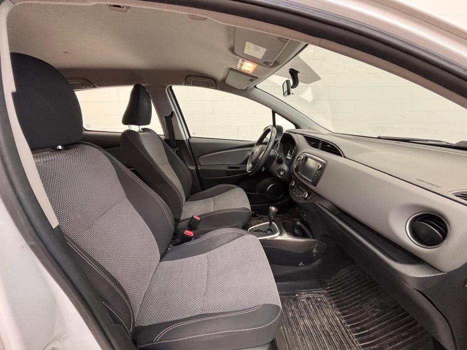 TOYOTA Yaris 2015