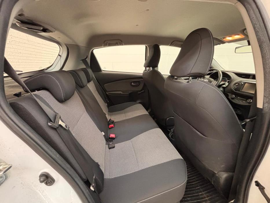 TOYOTA Yaris 2015