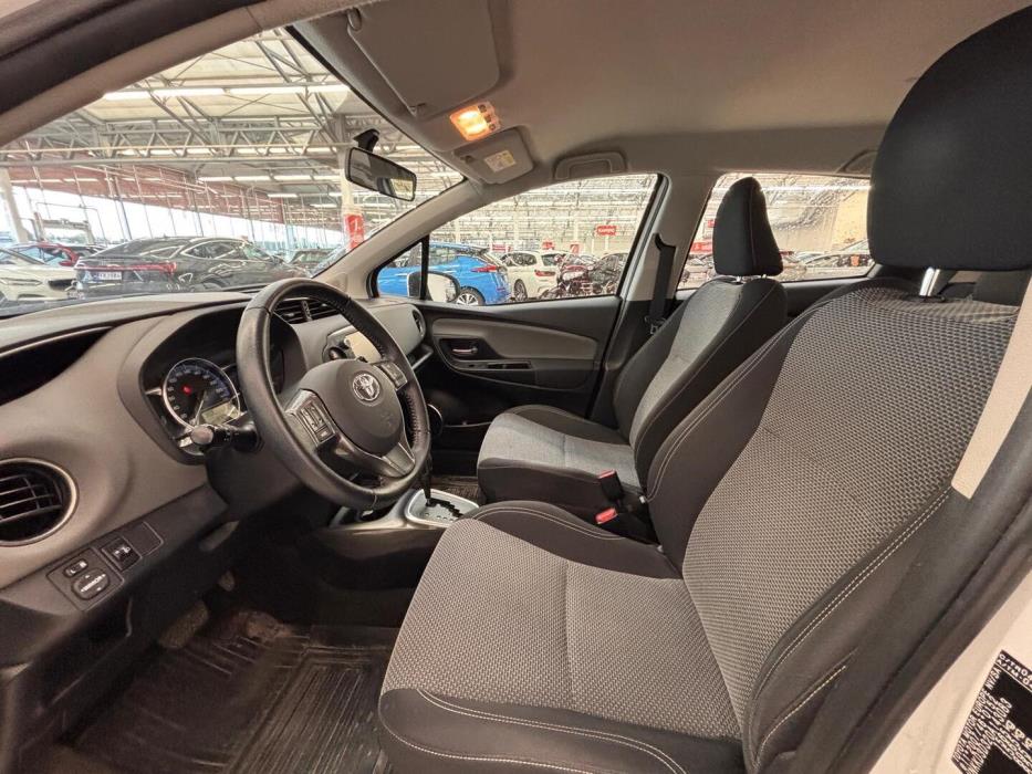 TOYOTA Yaris 2015