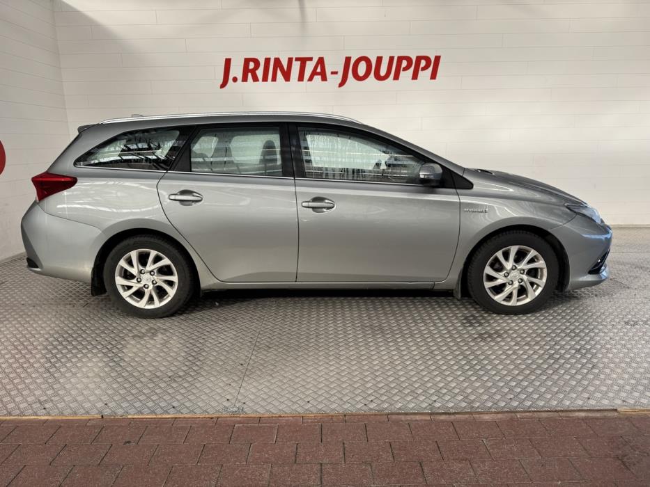 TOYOTA Auris 2017
