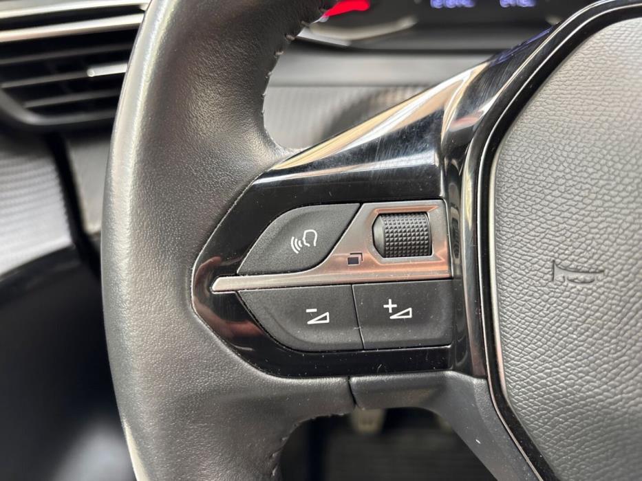 PEUGEOT 208 2022