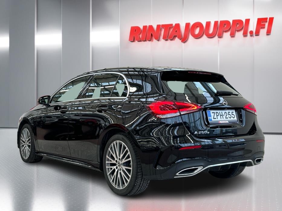 MERCEDES-BENZ A 2020