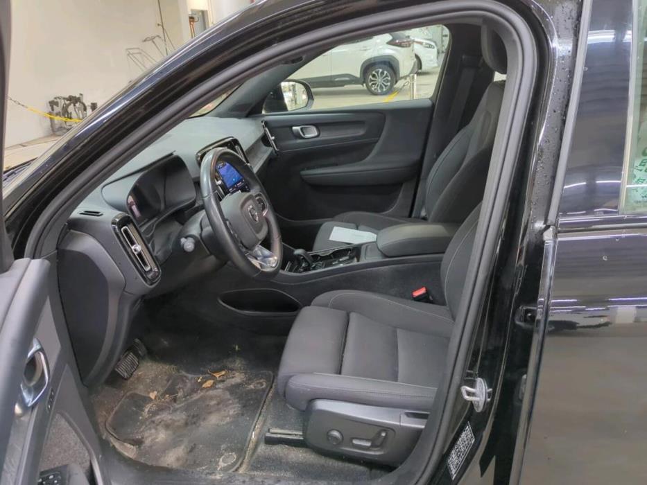 VOLVO XC40 2023
