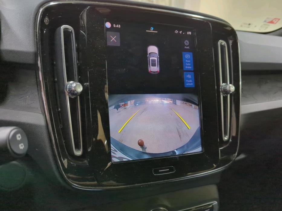 VOLVO XC40 2023