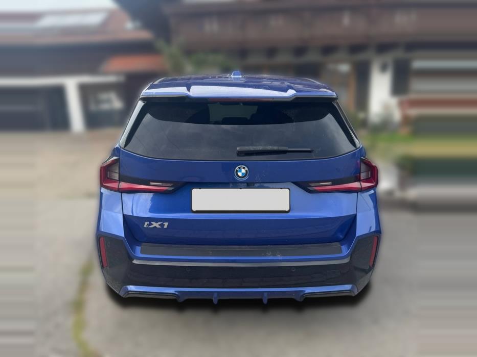 BMW iX1 2023