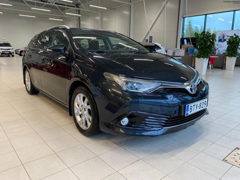 TOYOTA Auris 2016