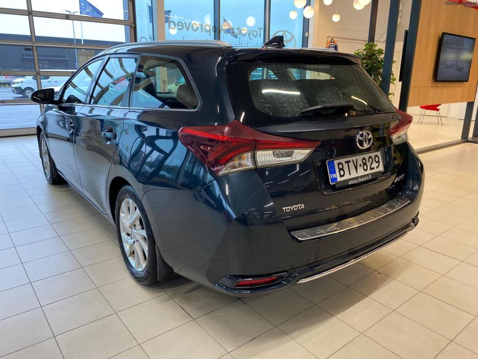 TOYOTA Auris 2016