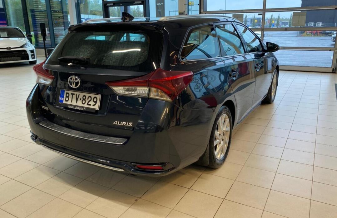 TOYOTA Auris 2016