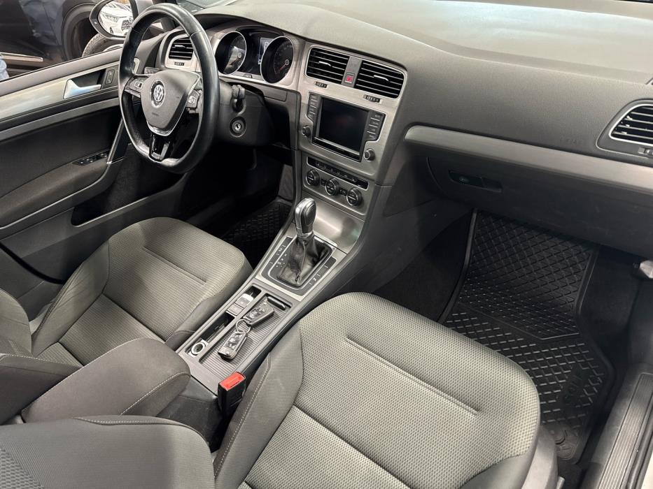 VOLKSWAGEN Golf 2015