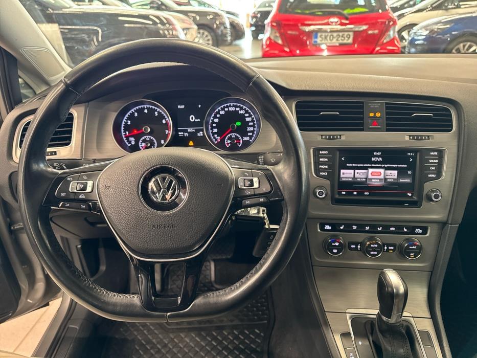 VOLKSWAGEN Golf 2015
