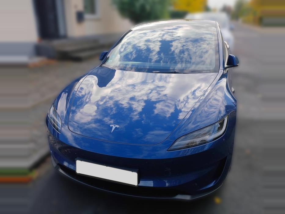 TESLA Model 3 2024