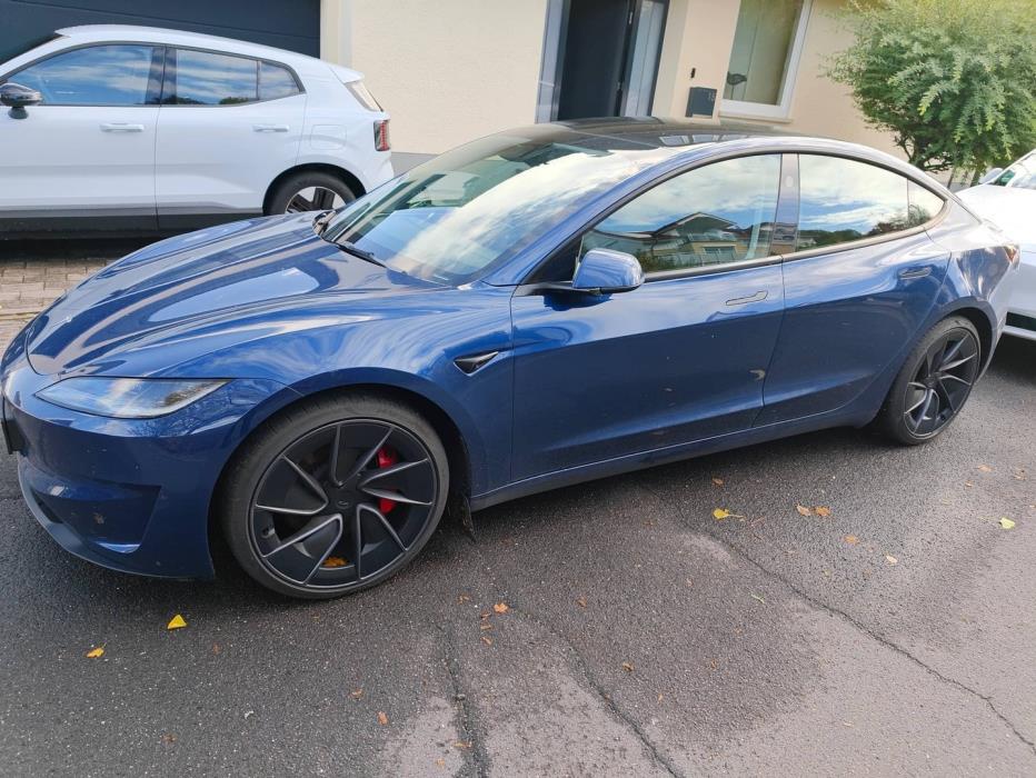 TESLA Model 3 2024