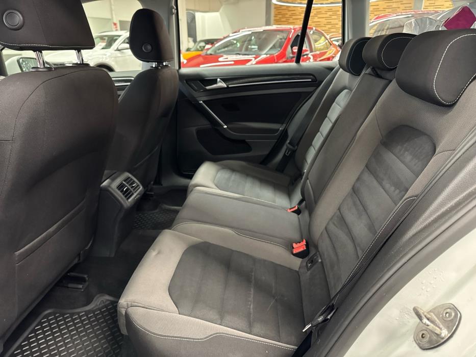 VOLKSWAGEN Golf 2014