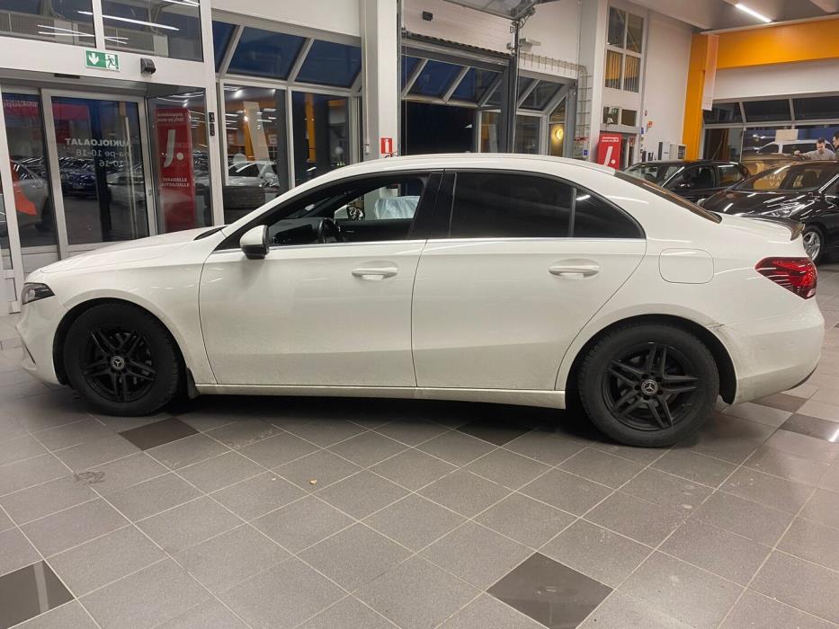 MERCEDES-BENZ A 2020