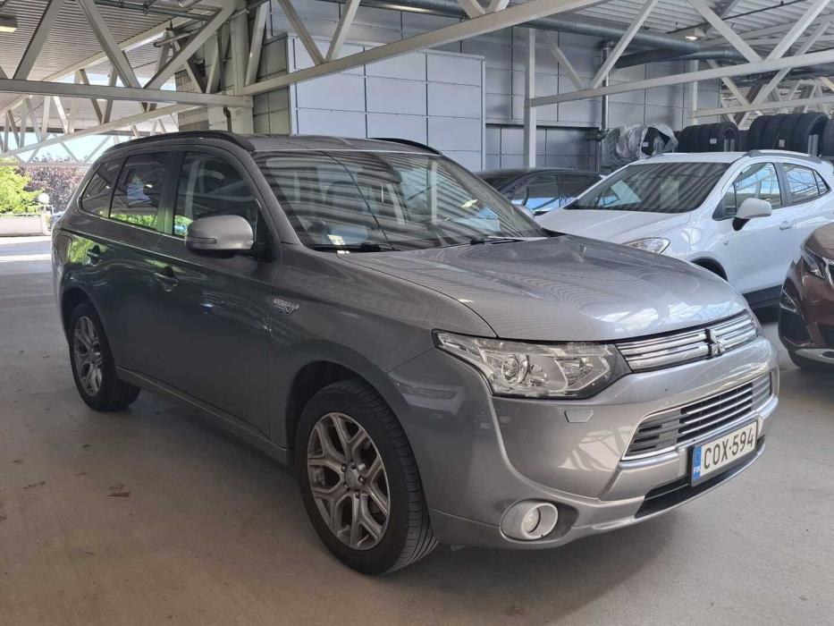 MITSUBISHI Outlander PHEV 2013