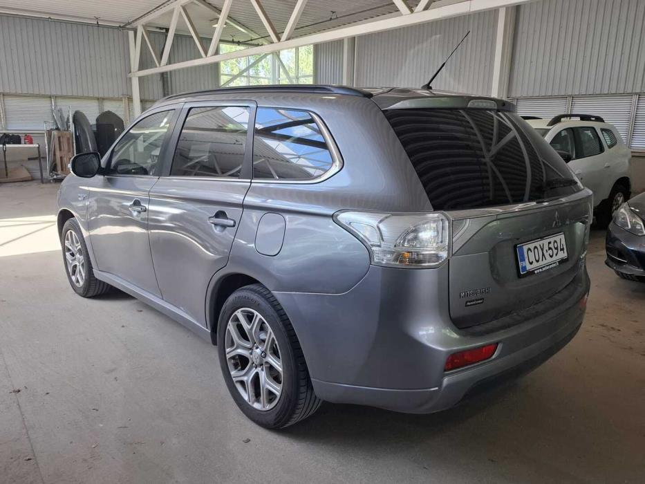 MITSUBISHI Outlander PHEV 2013
