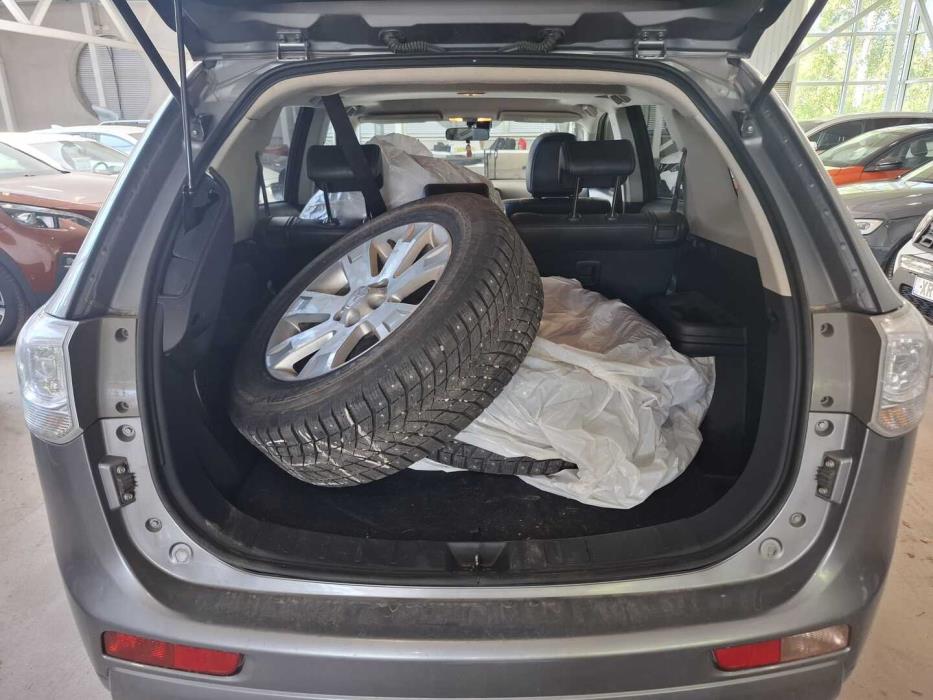 MITSUBISHI Outlander PHEV 2013