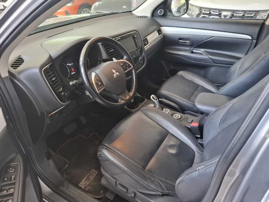 MITSUBISHI Outlander PHEV 2013