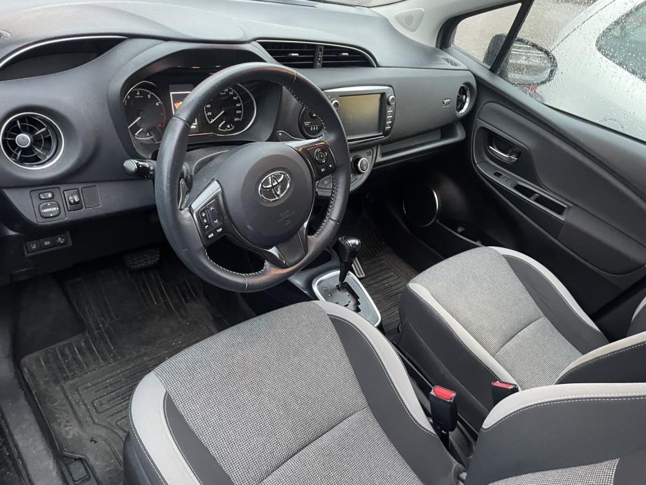 TOYOTA Yaris 2019