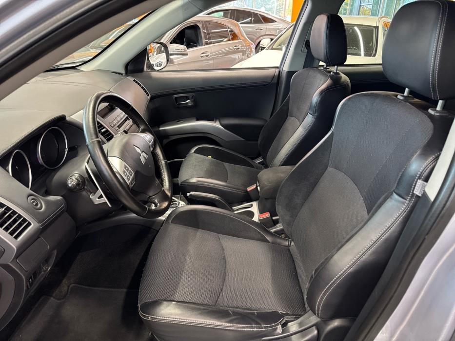 MITSUBISHI Outlander 2012