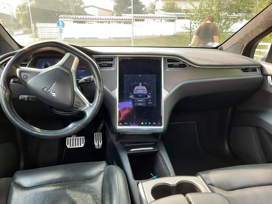 TESLA Model X 2017