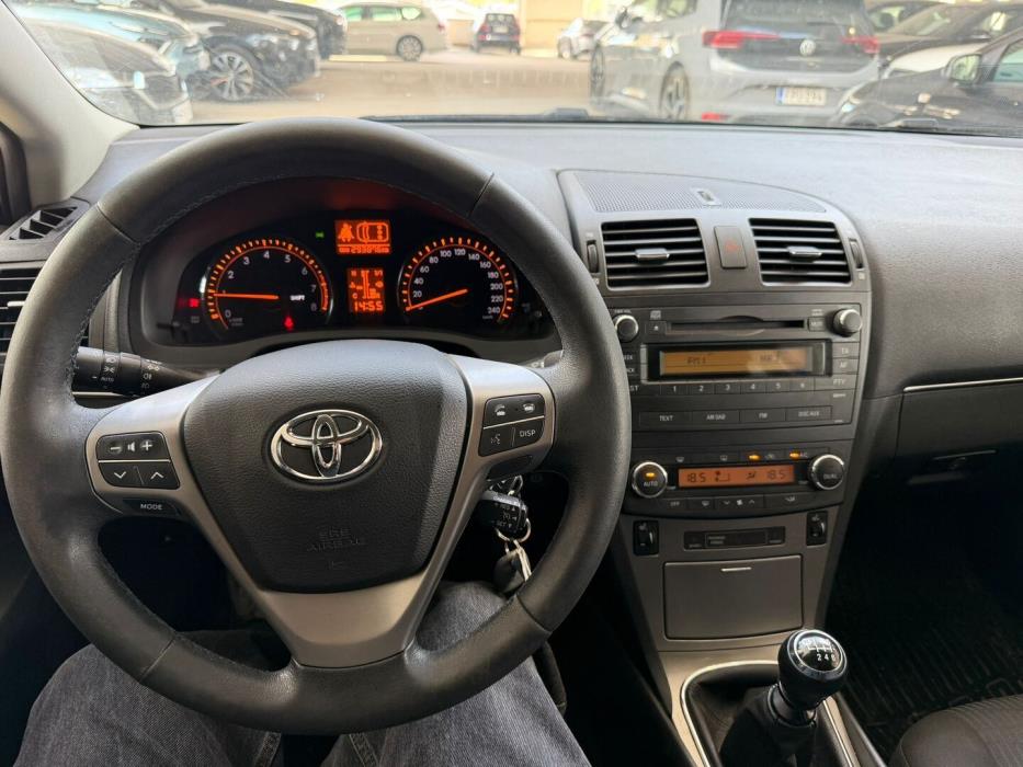 TOYOTA Avensis 2010
