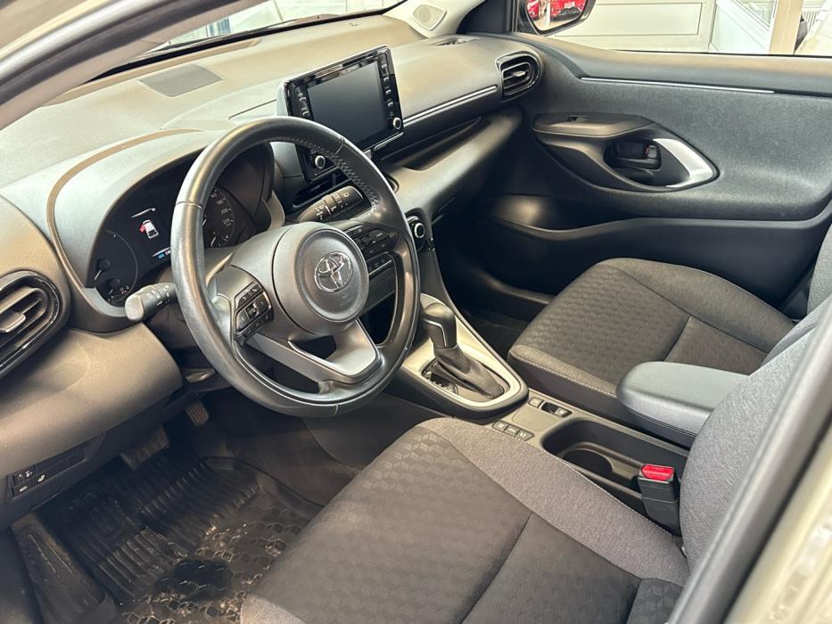 TOYOTA Yaris 2021