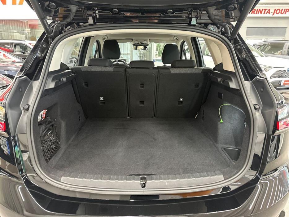 BMW 225 2023