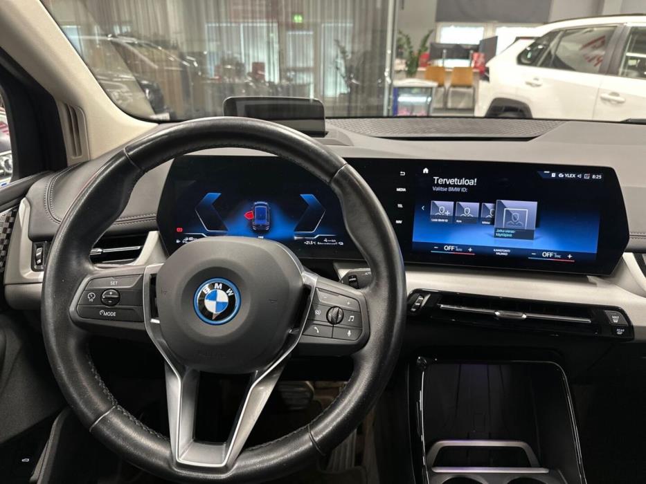 BMW 225 2023