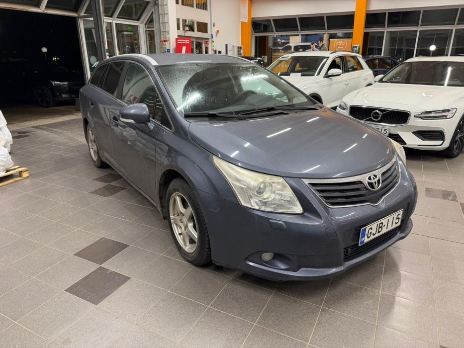 TOYOTA Avensis 2010