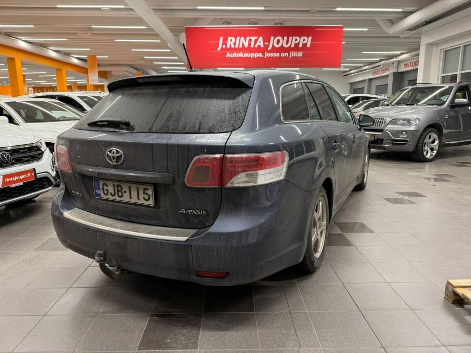 TOYOTA Avensis 2010