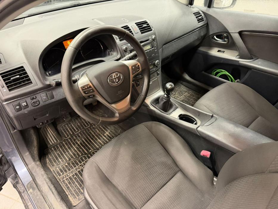 TOYOTA Avensis 2010