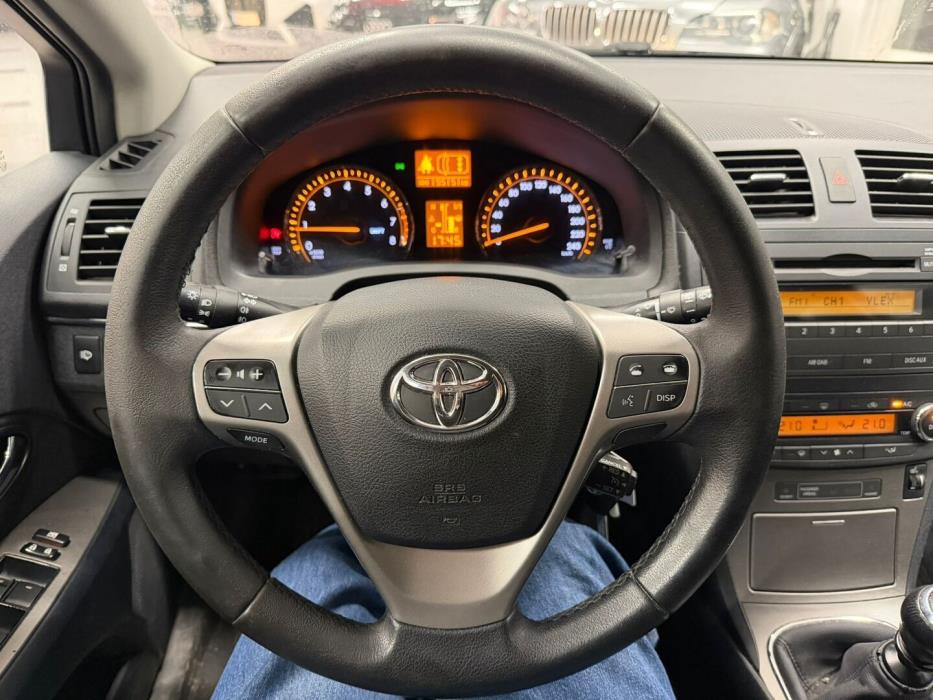 TOYOTA Avensis 2010