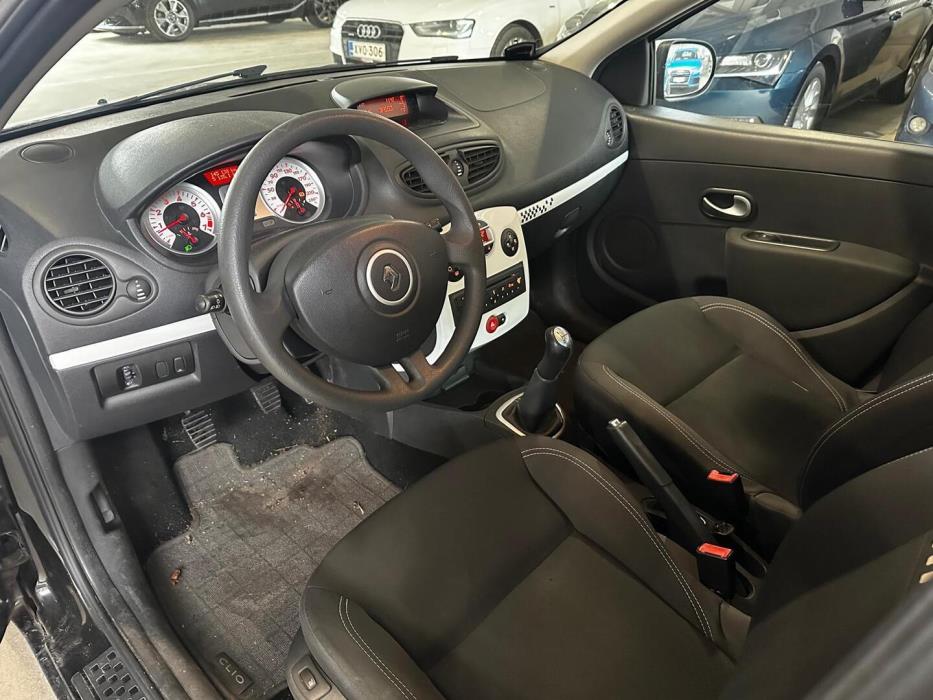 RENAULT Clio III 2010