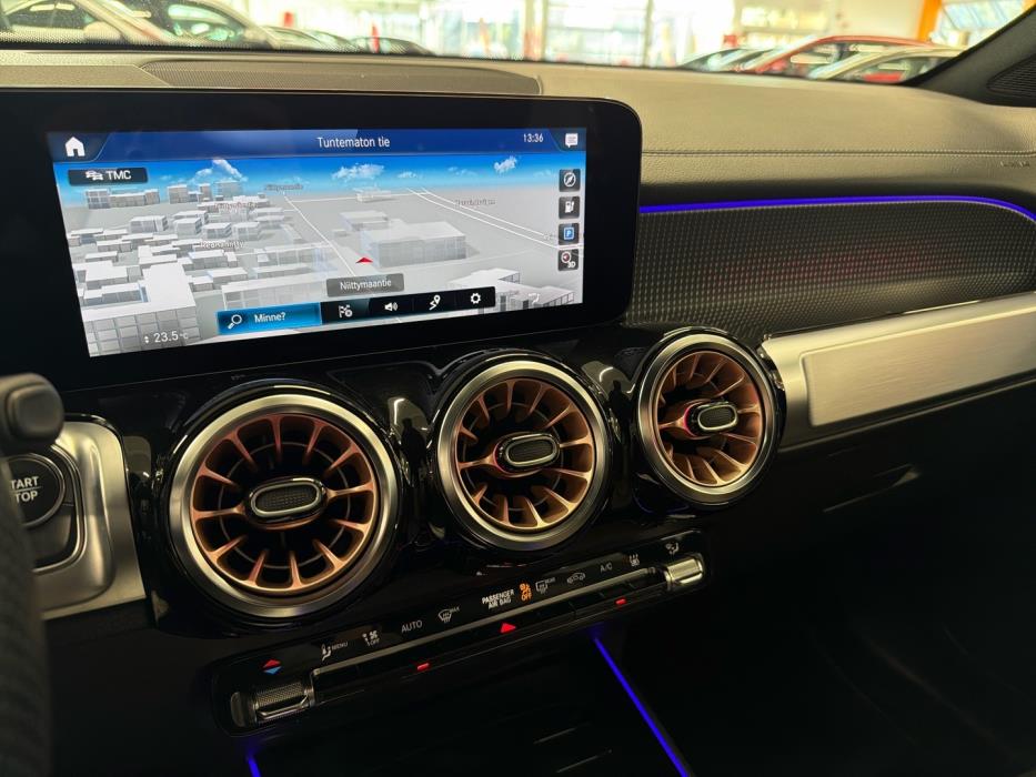 MERCEDES-BENZ EQB 2022