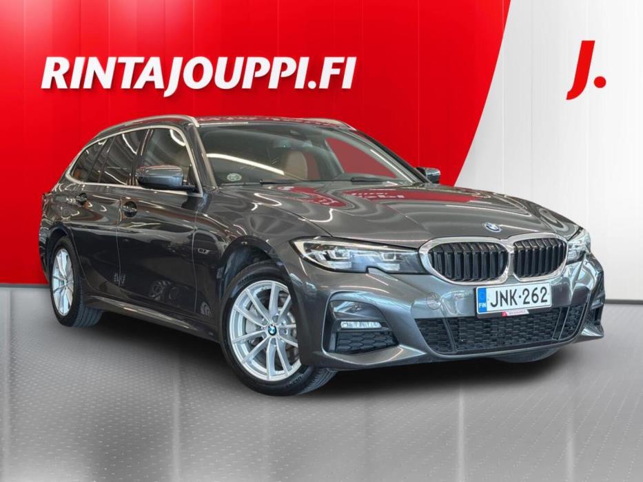 BMW 330 2022