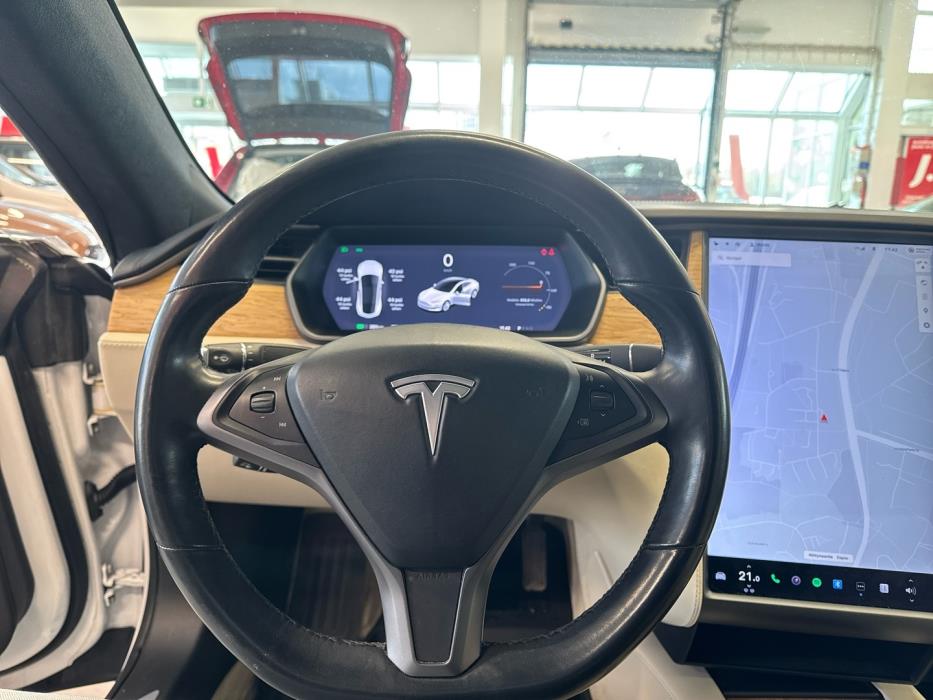 TESLA Model S 2020