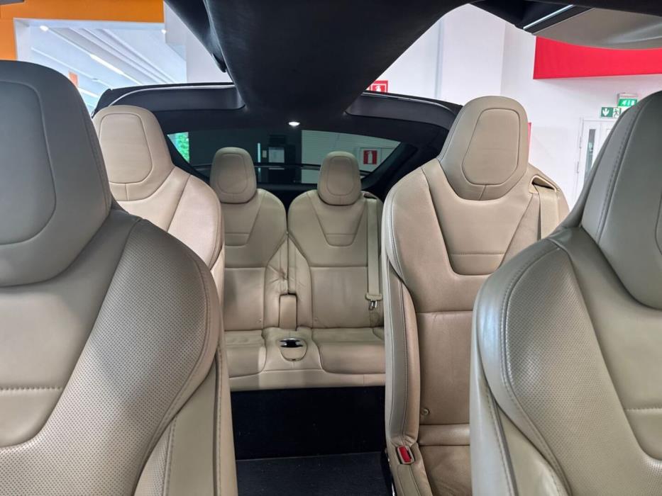 TESLA Model X 2016