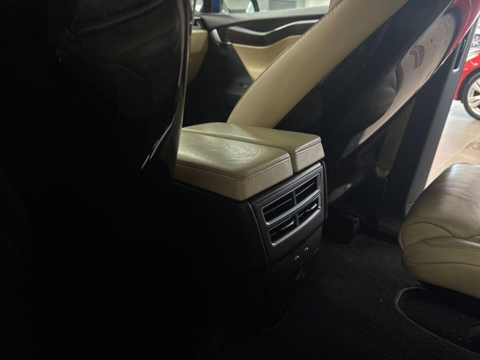 TESLA Model X 2016