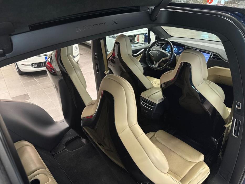 TESLA Model X 2016