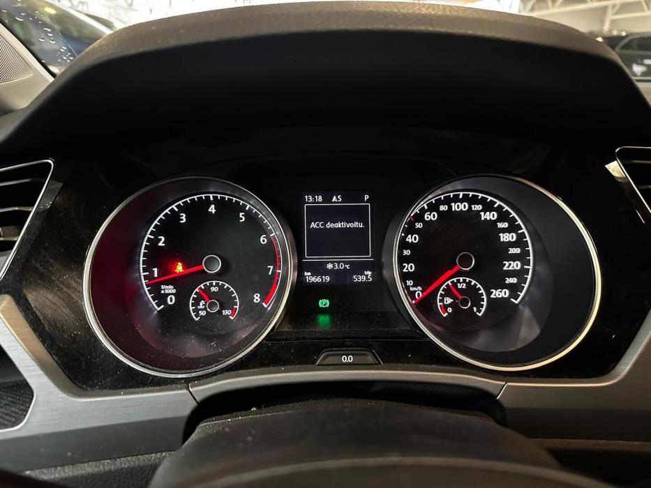 VOLKSWAGEN Touran 2016