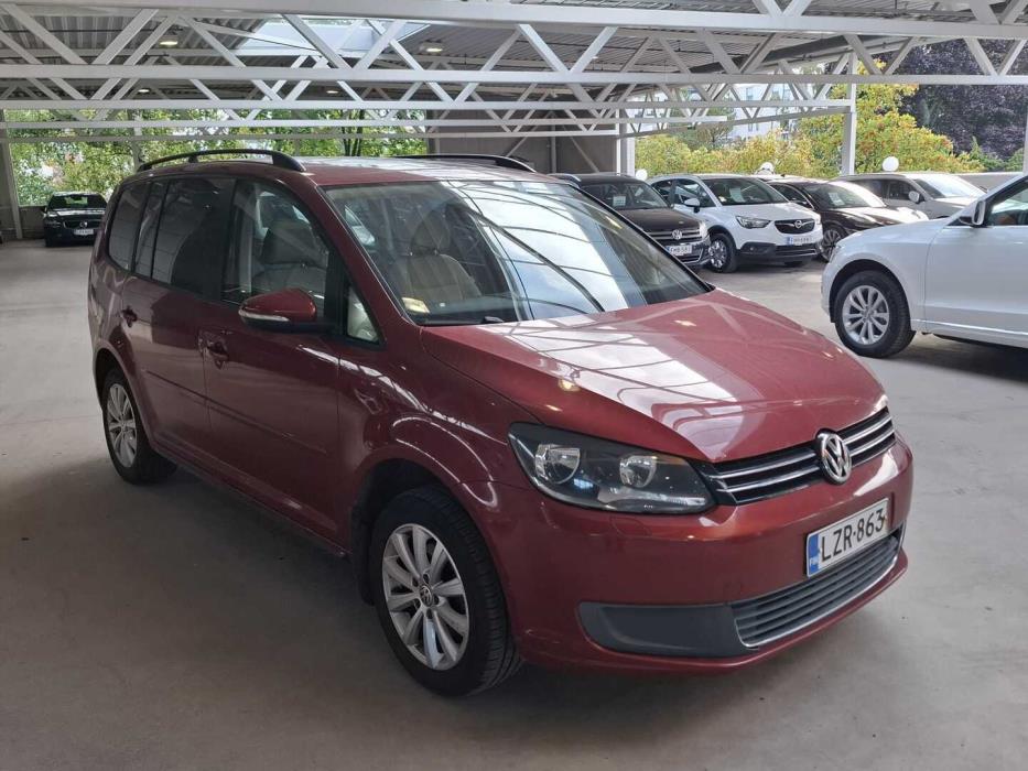 VOLKSWAGEN Touran 2011