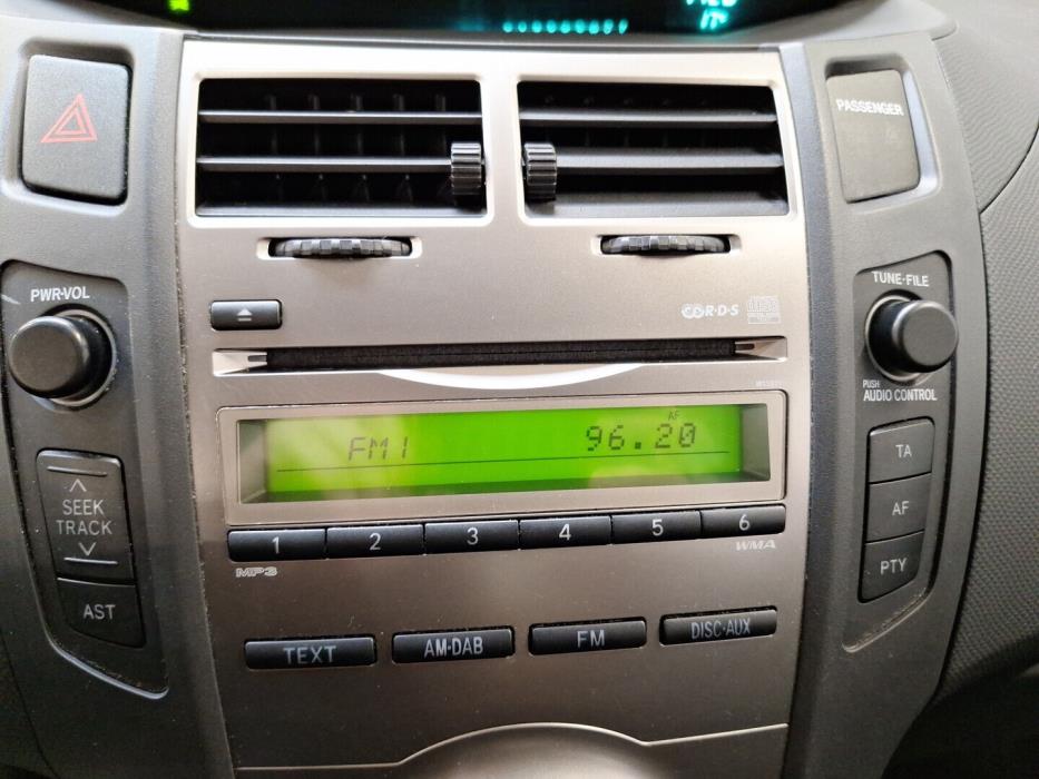 TOYOTA Yaris 2010