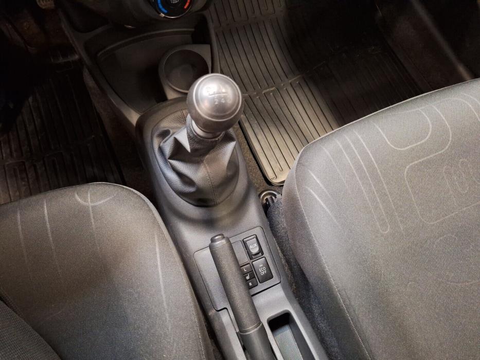 TOYOTA Yaris 2010