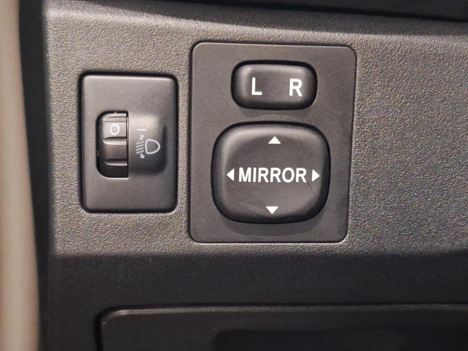 TOYOTA Yaris 2010